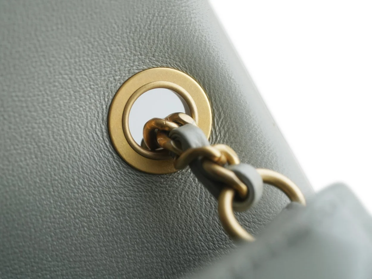 샤넬 쁘띠삭 골드볼 플랩백 뉴미니 팻그레이