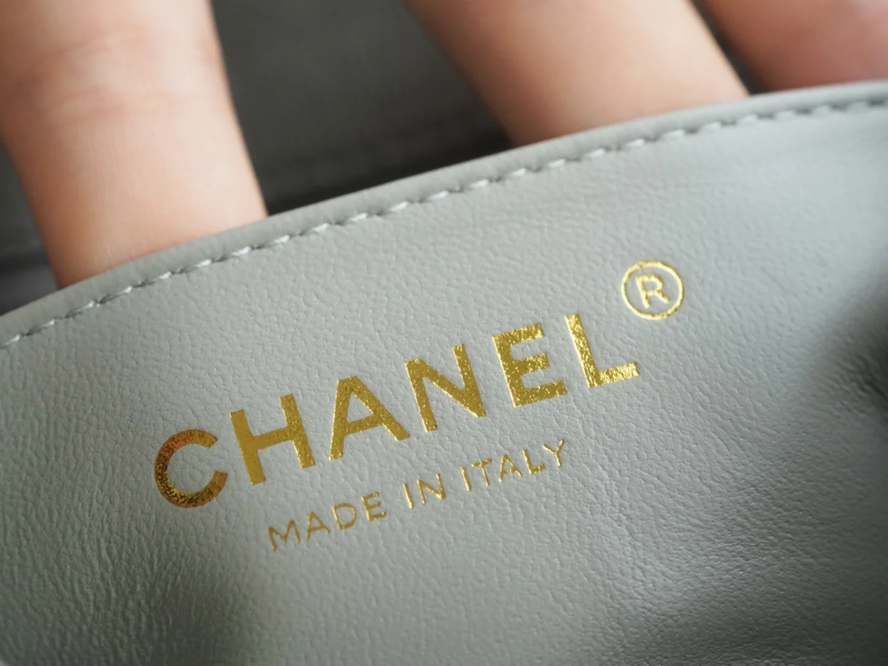 샤넬 쁘띠삭 골드볼 플랩백 뉴미니 팻그레이