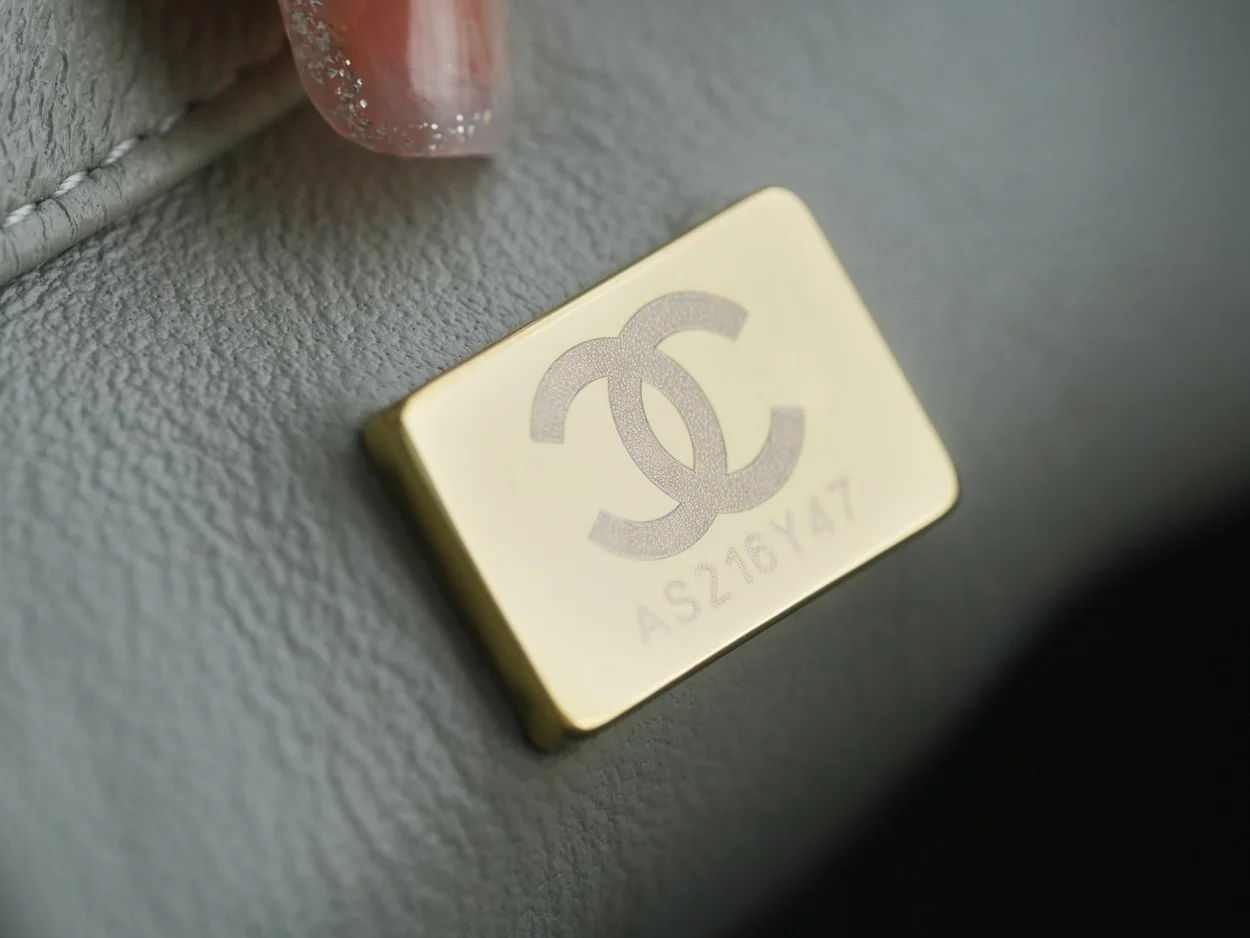 샤넬 쁘띠삭 골드볼 플랩백 뉴미니 팻그레이