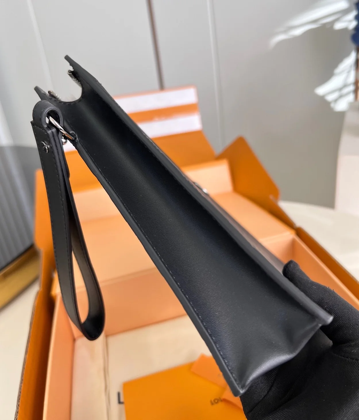 루이비통 다미에 스탠딩 클러치 N64612