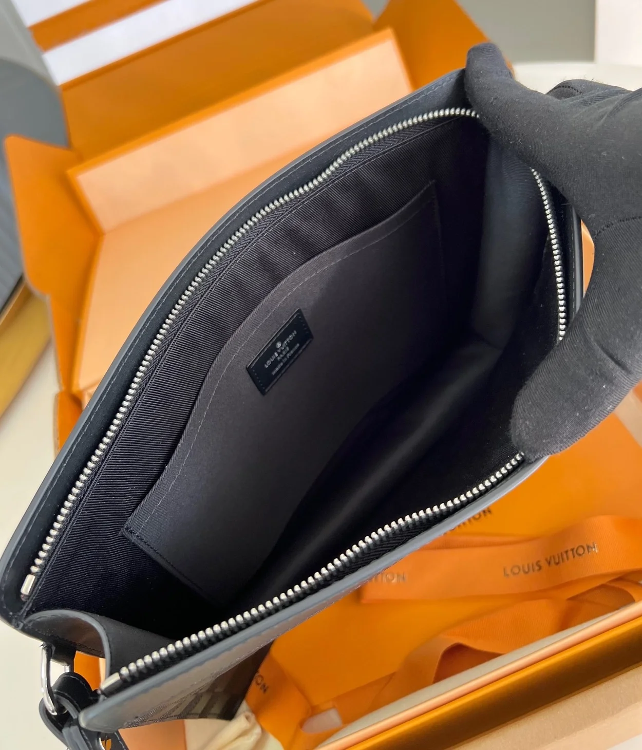 루이비통 다미에 스탠딩 클러치 N64612