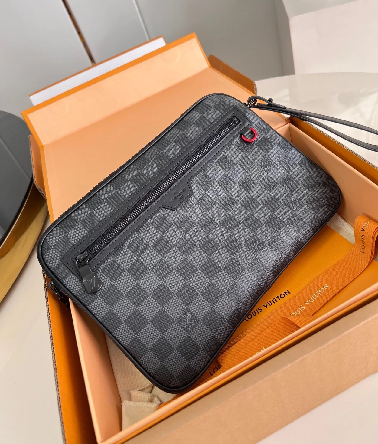 루이비통 유틸리티 서플 클러치 N60324