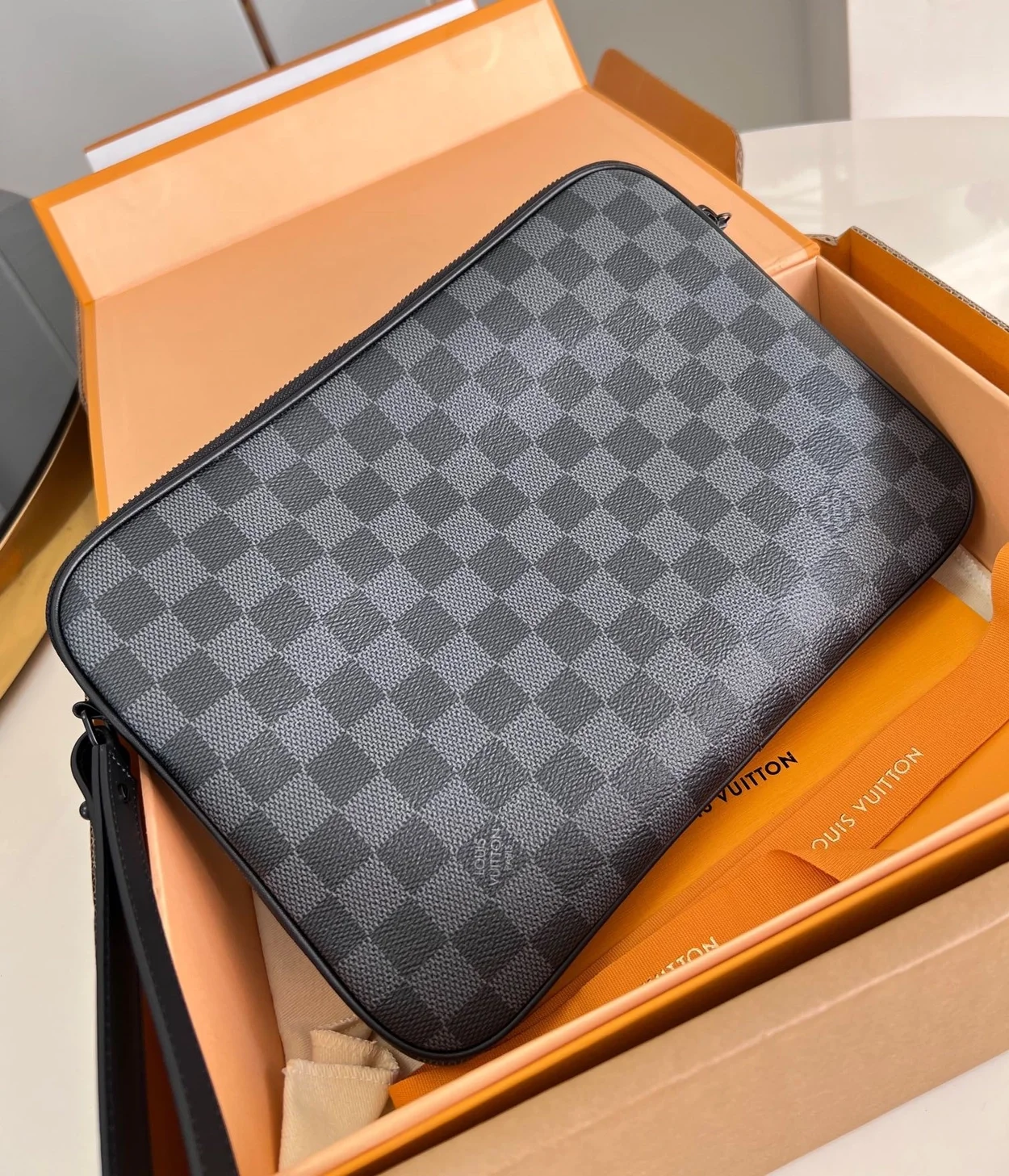 루이비통 유틸리티 서플 클러치 N60324