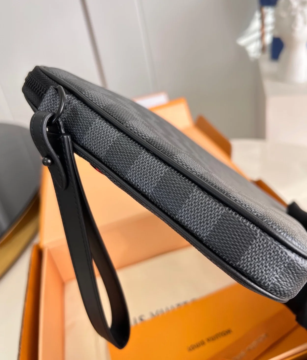 루이비통 유틸리티 서플 클러치 N60324