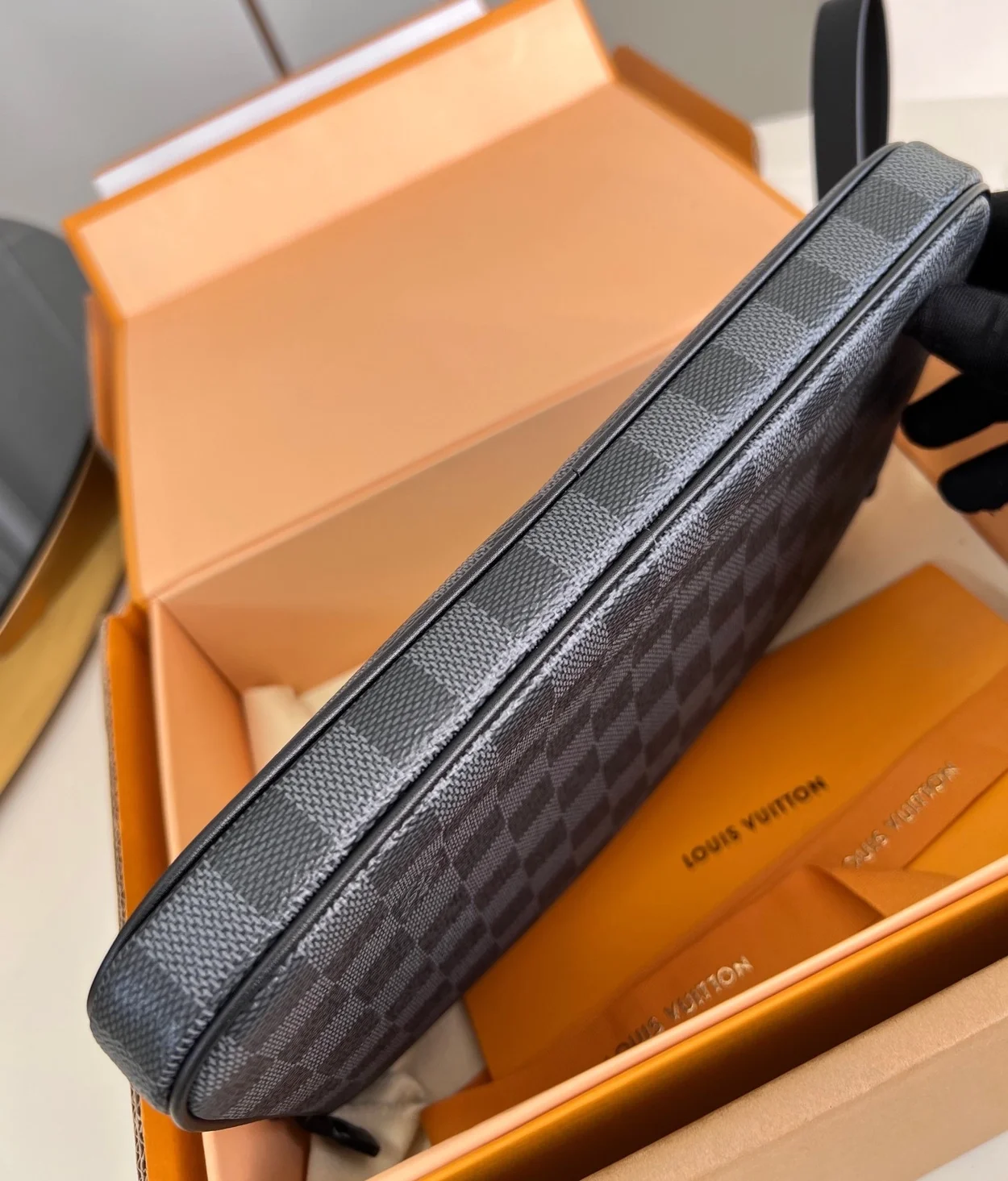 루이비통 유틸리티 서플 클러치 N60324