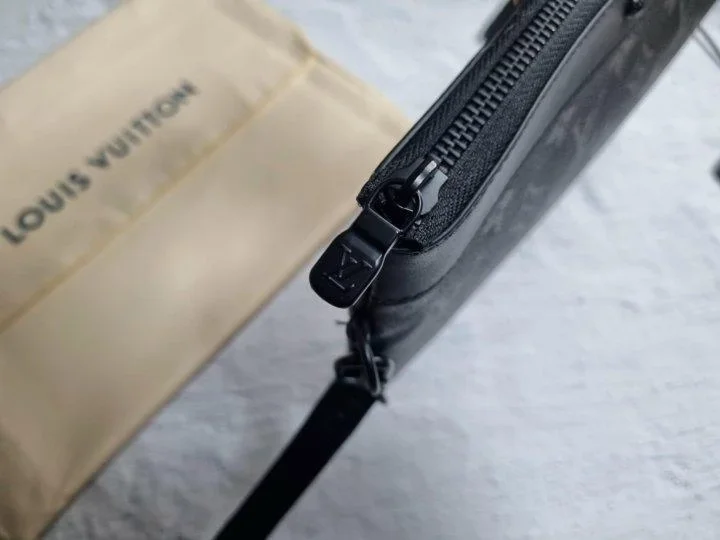 루이비통 포쉐트 투고 클러치 M81549