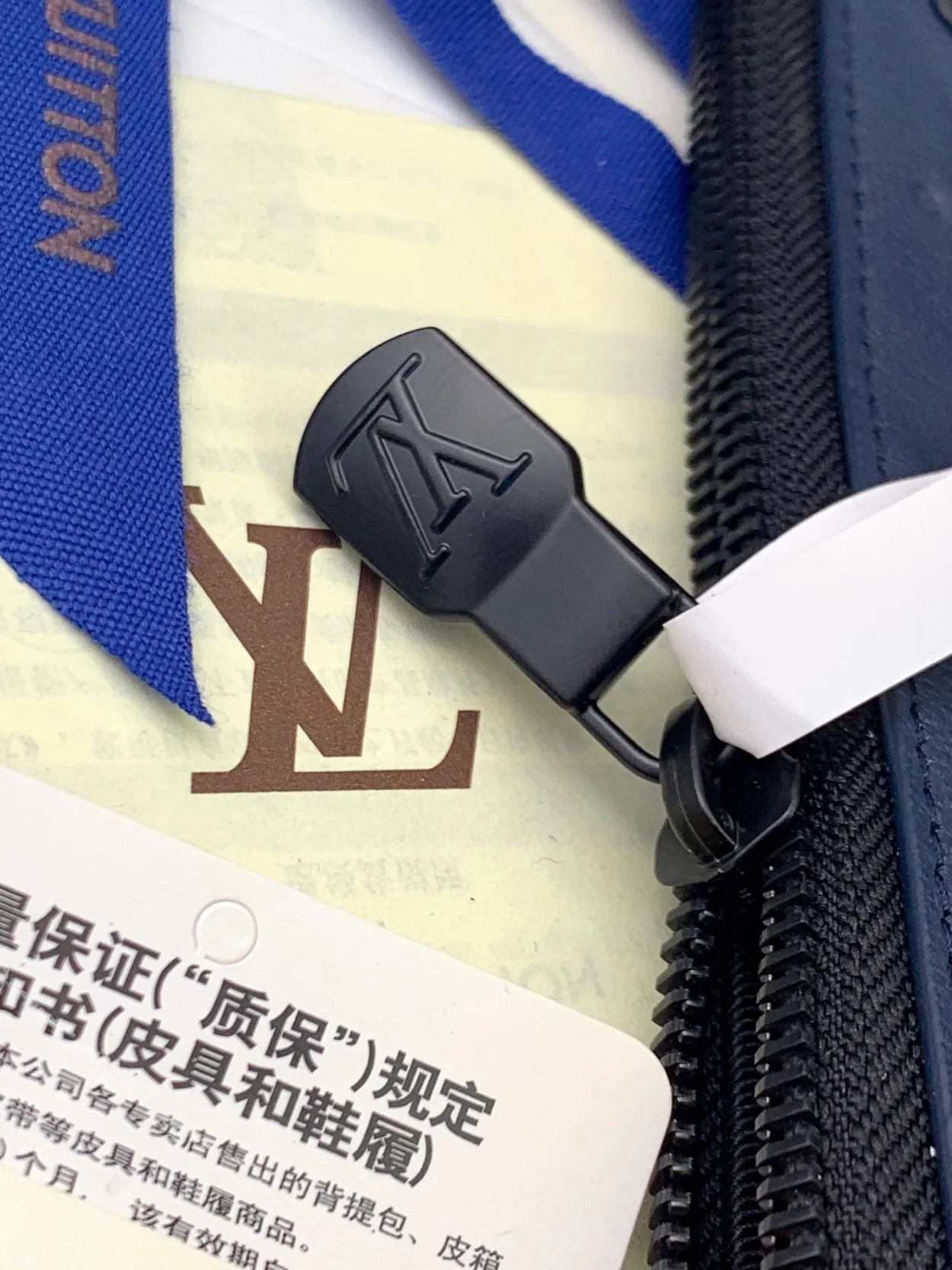 루이비통 포쉐트 To-Go 클러치 M83382