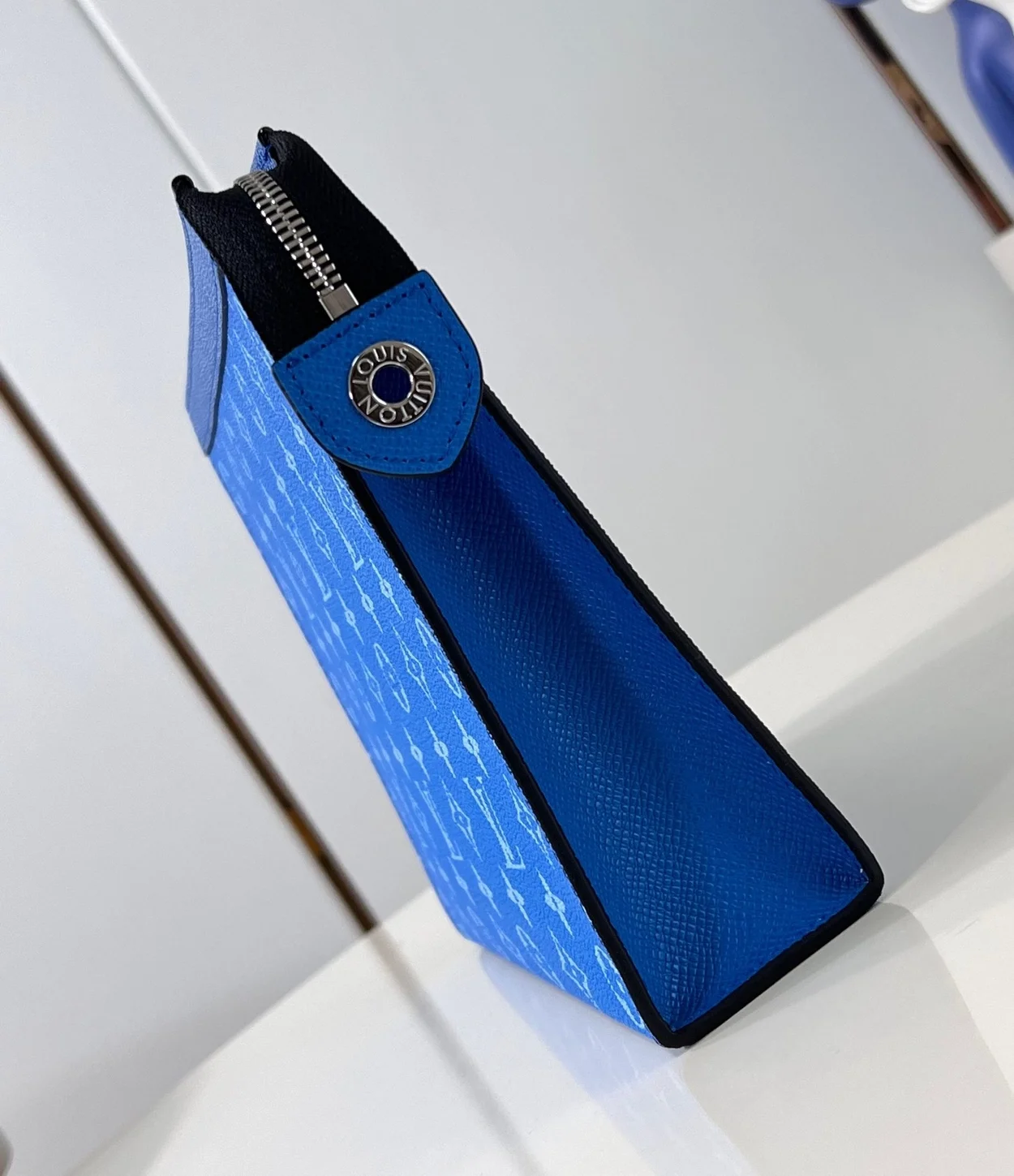 루이비통 모노그램 이클립스 포쉐트 보야주 MM M30423