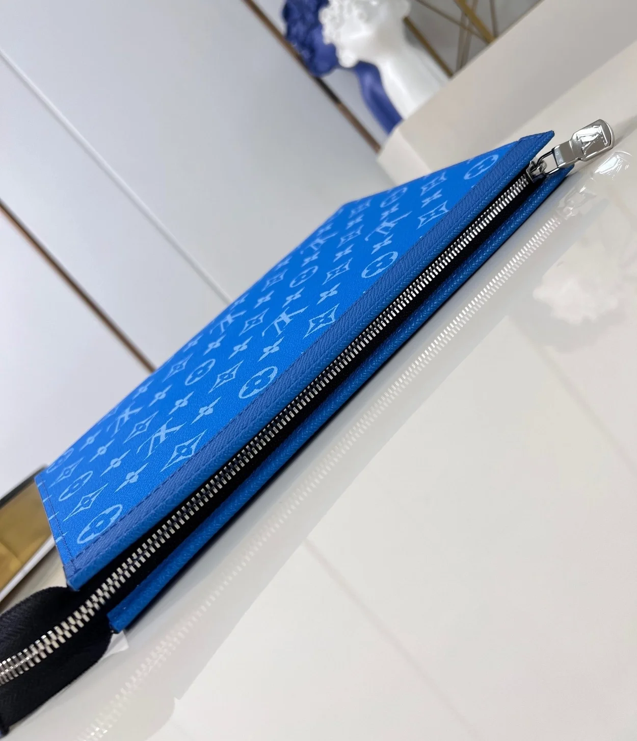 루이비통 모노그램 이클립스 포쉐트 보야주 MM M30423