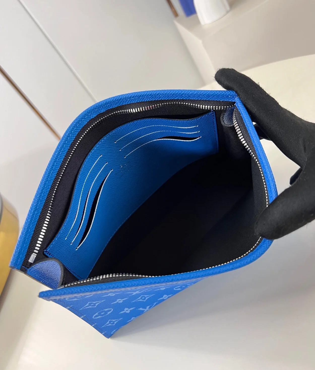 루이비통 모노그램 이클립스 포쉐트 보야주 MM M30423