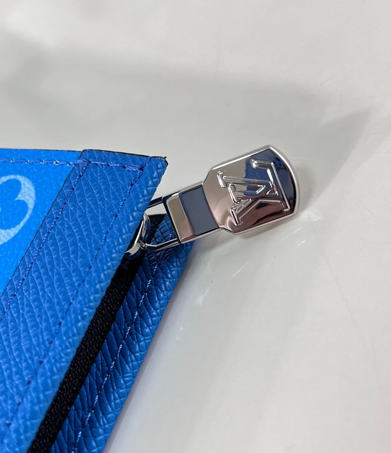 루이비통 모노그램 이클립스 포쉐트 보야주 MM M30423