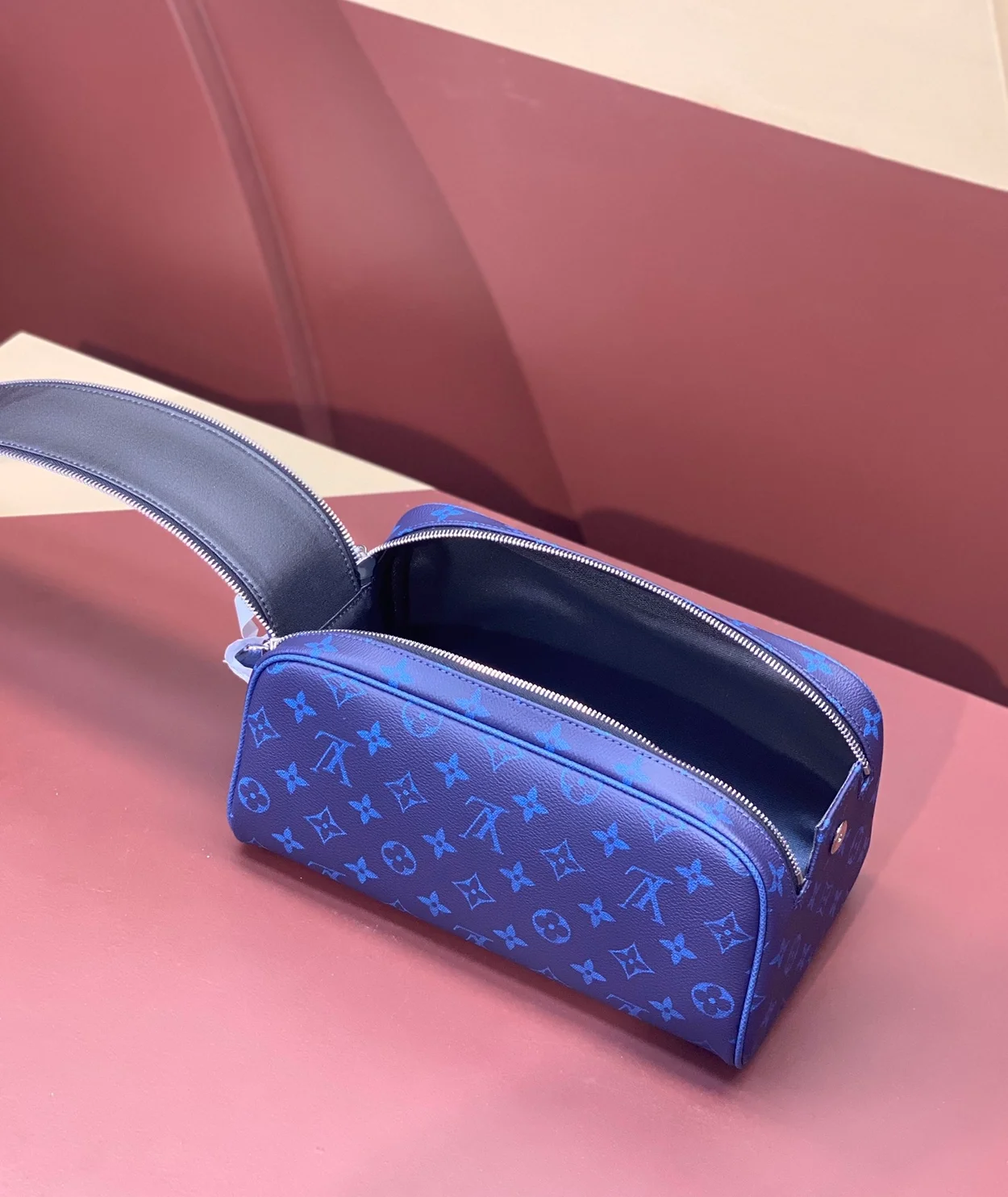 루이비통 도프 키트 파우치 M30849