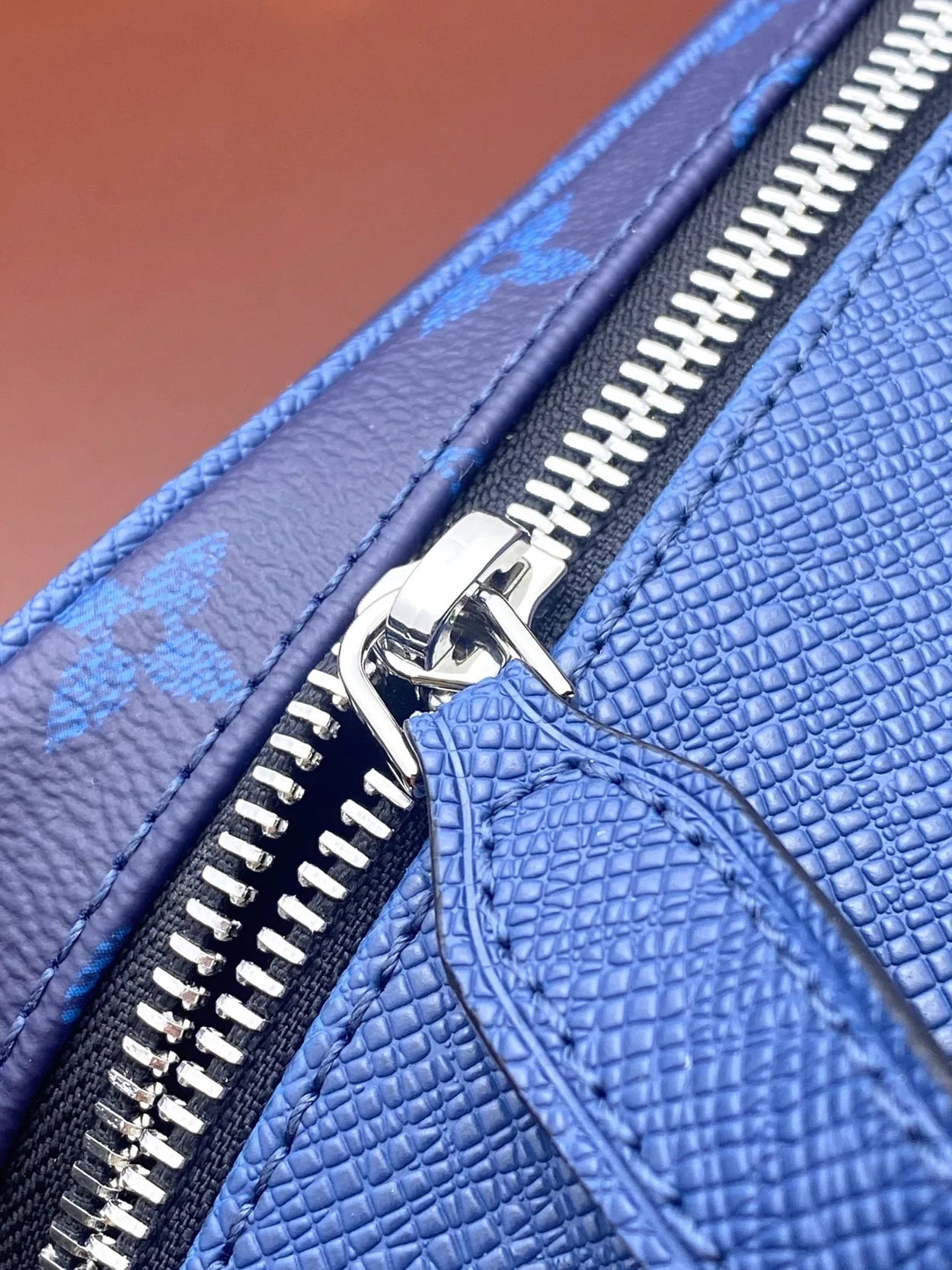 루이비통 도프 키트 파우치 M30849