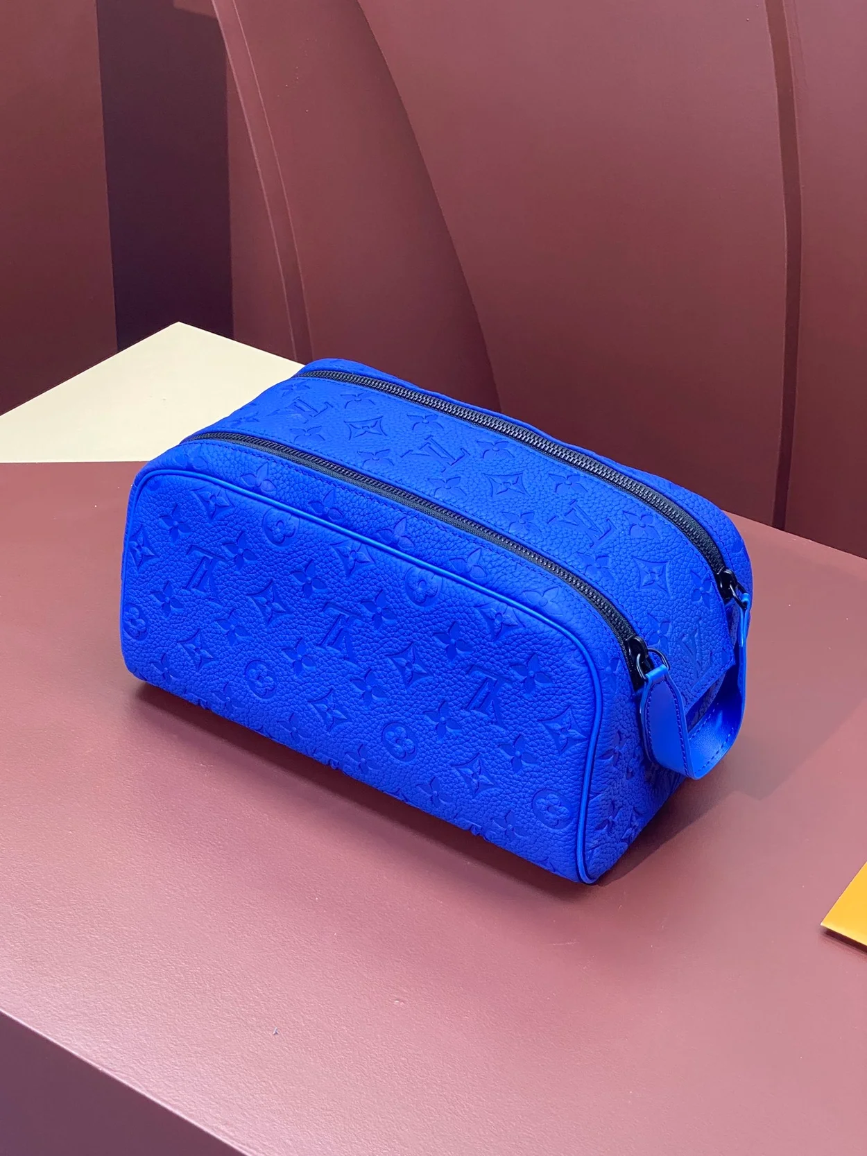 루이비통 도프 키트 모노그램 토뤼옹 M82576