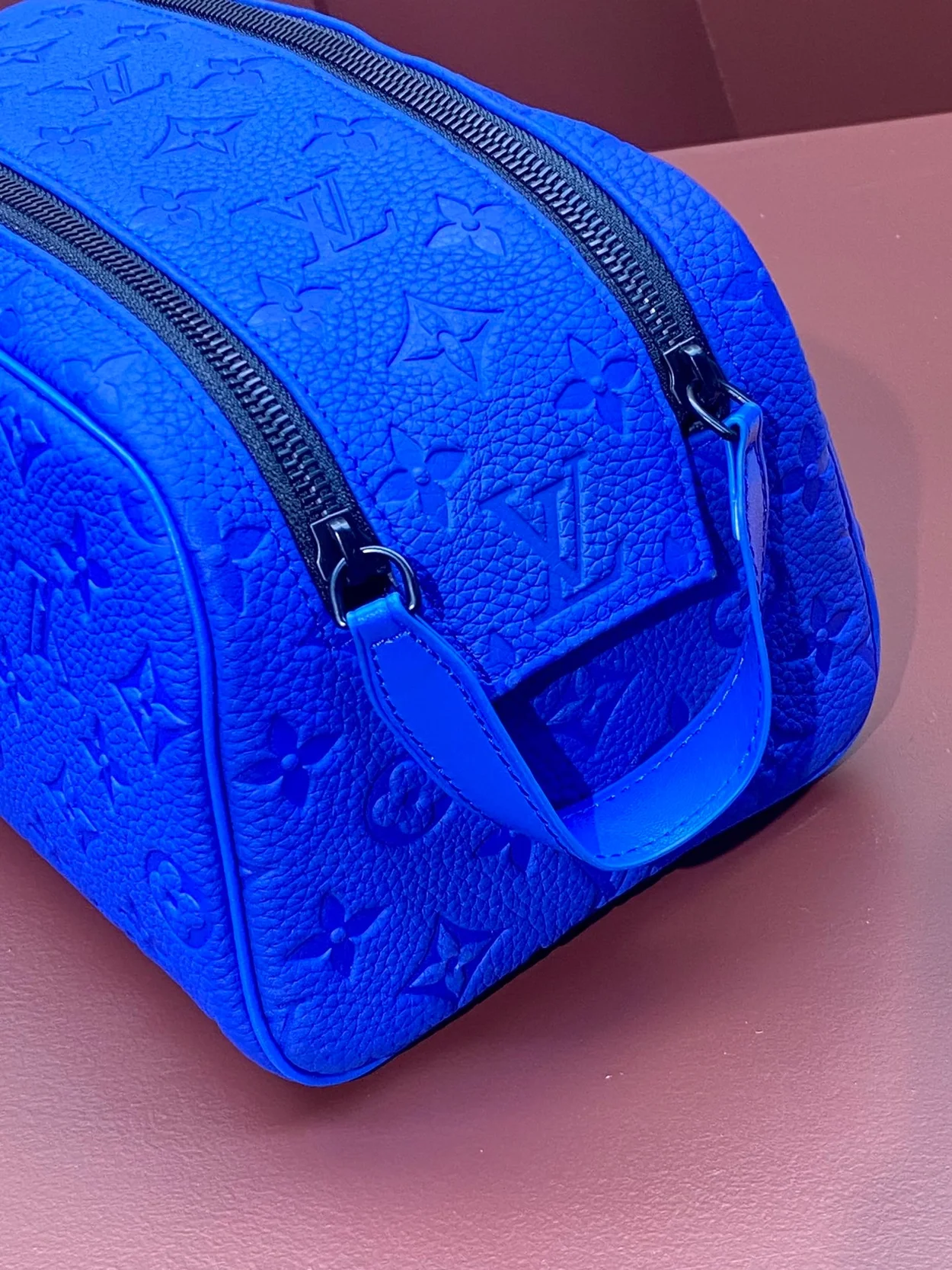 루이비통 도프 키트 모노그램 토뤼옹 M82576