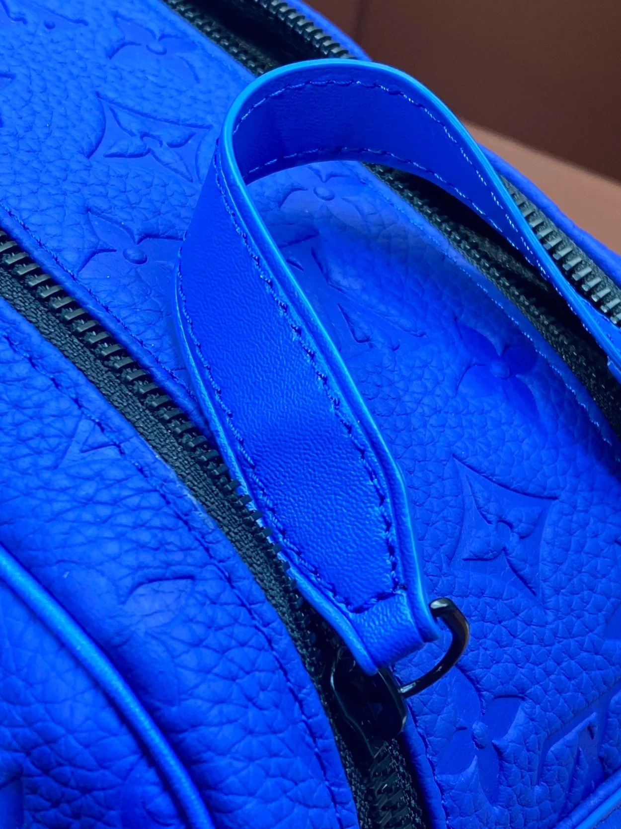 루이비통 도프 키트 모노그램 토뤼옹 M82576