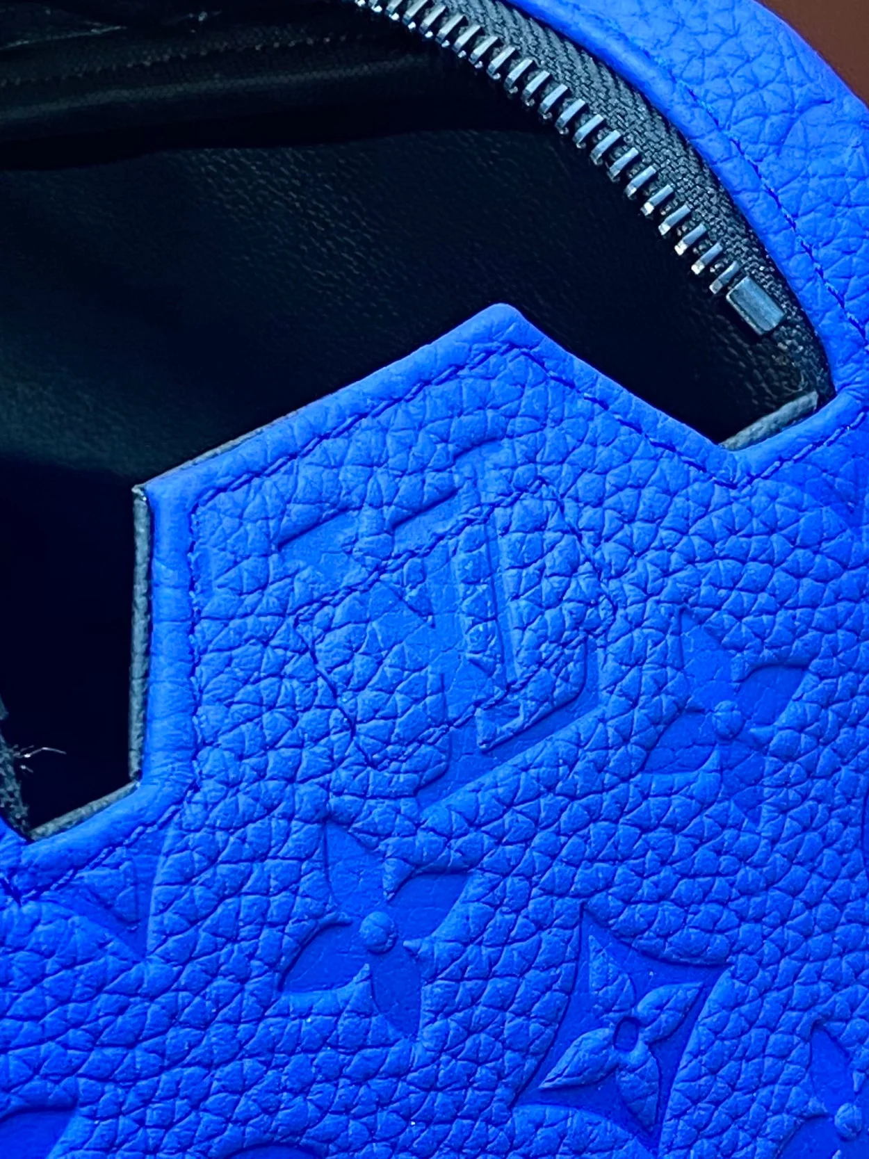 루이비통 도프 키트 모노그램 토뤼옹 M82576