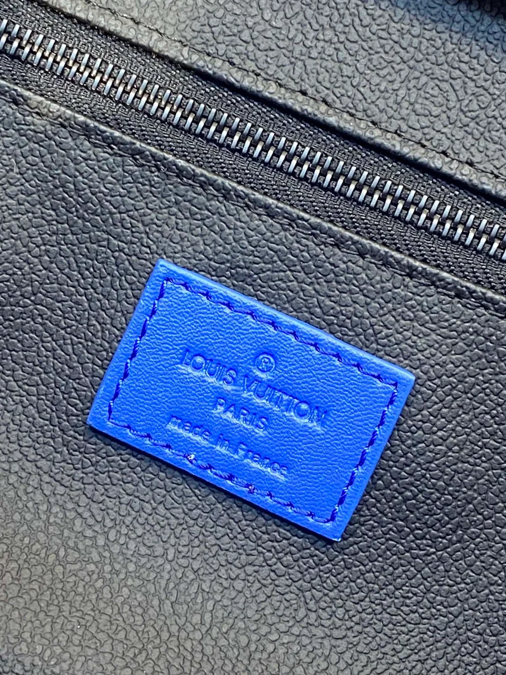 루이비통 도프 키트 모노그램 토뤼옹 M82576