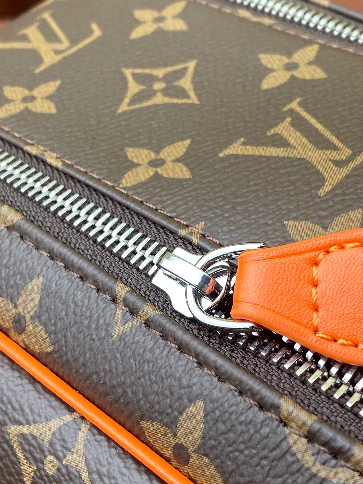 루이비통 도프 키트 모노그램 마카사르 M46765