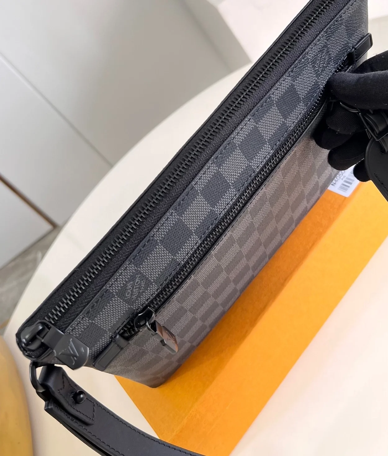 루이비통 테이크오프 파우치 N40505