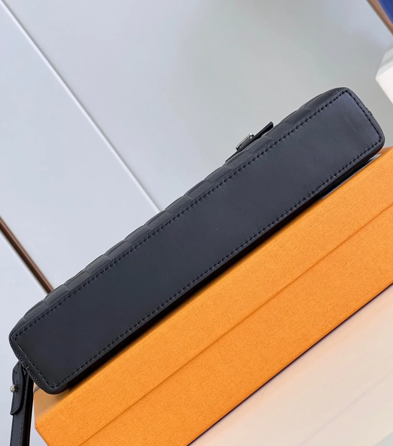 루이비통 테이크오프 파우치 N40504