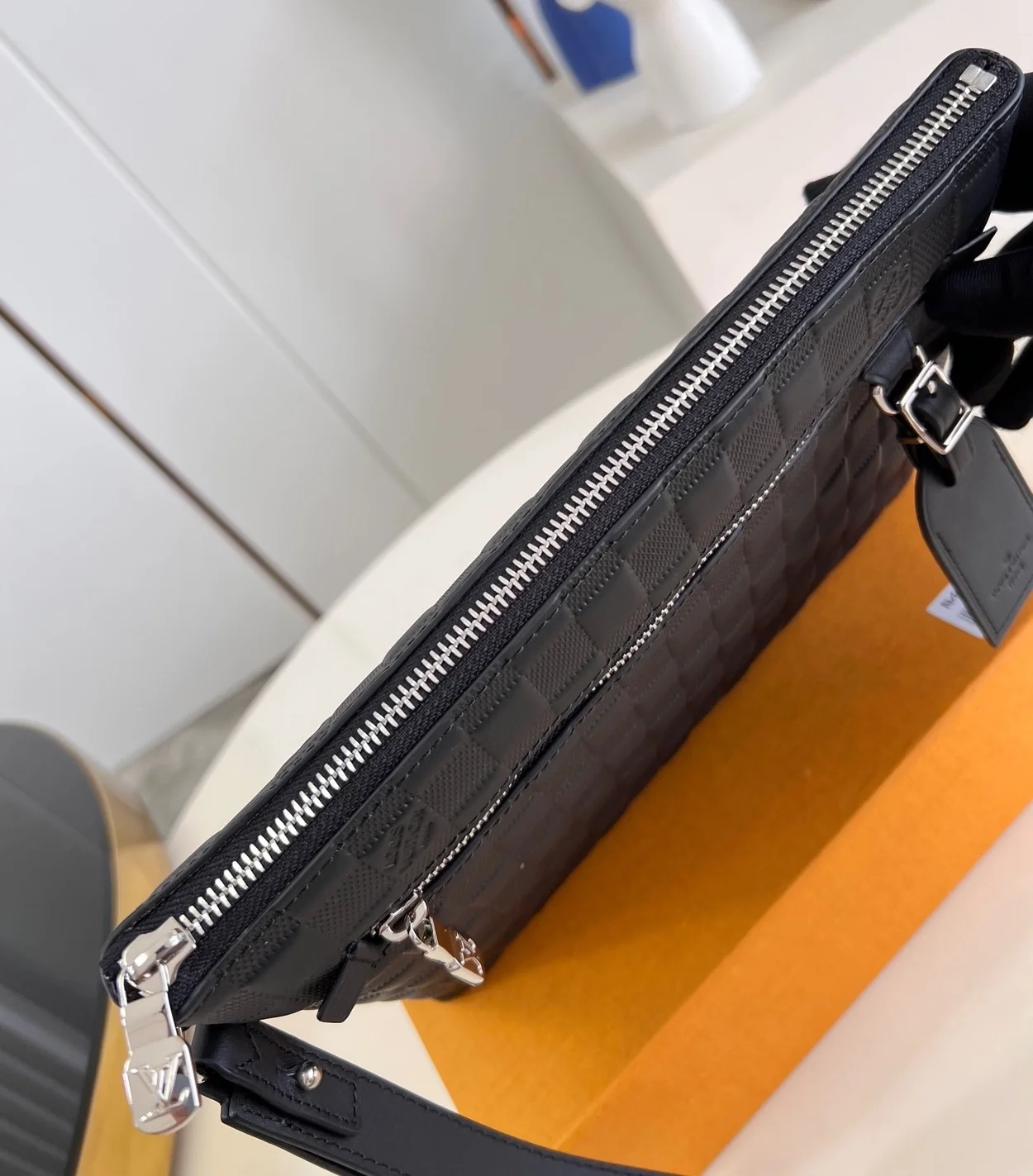 루이비통 테이크오프 파우치 N40504