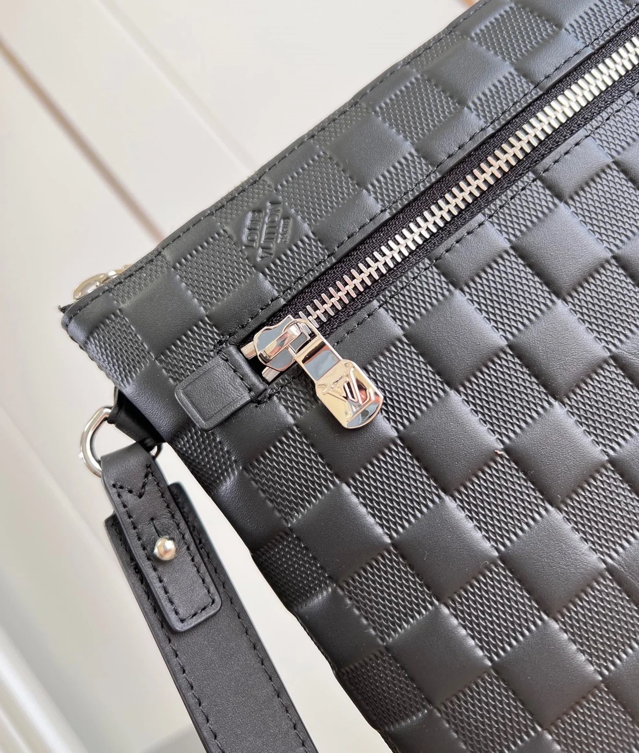 루이비통 테이크오프 파우치 N40504