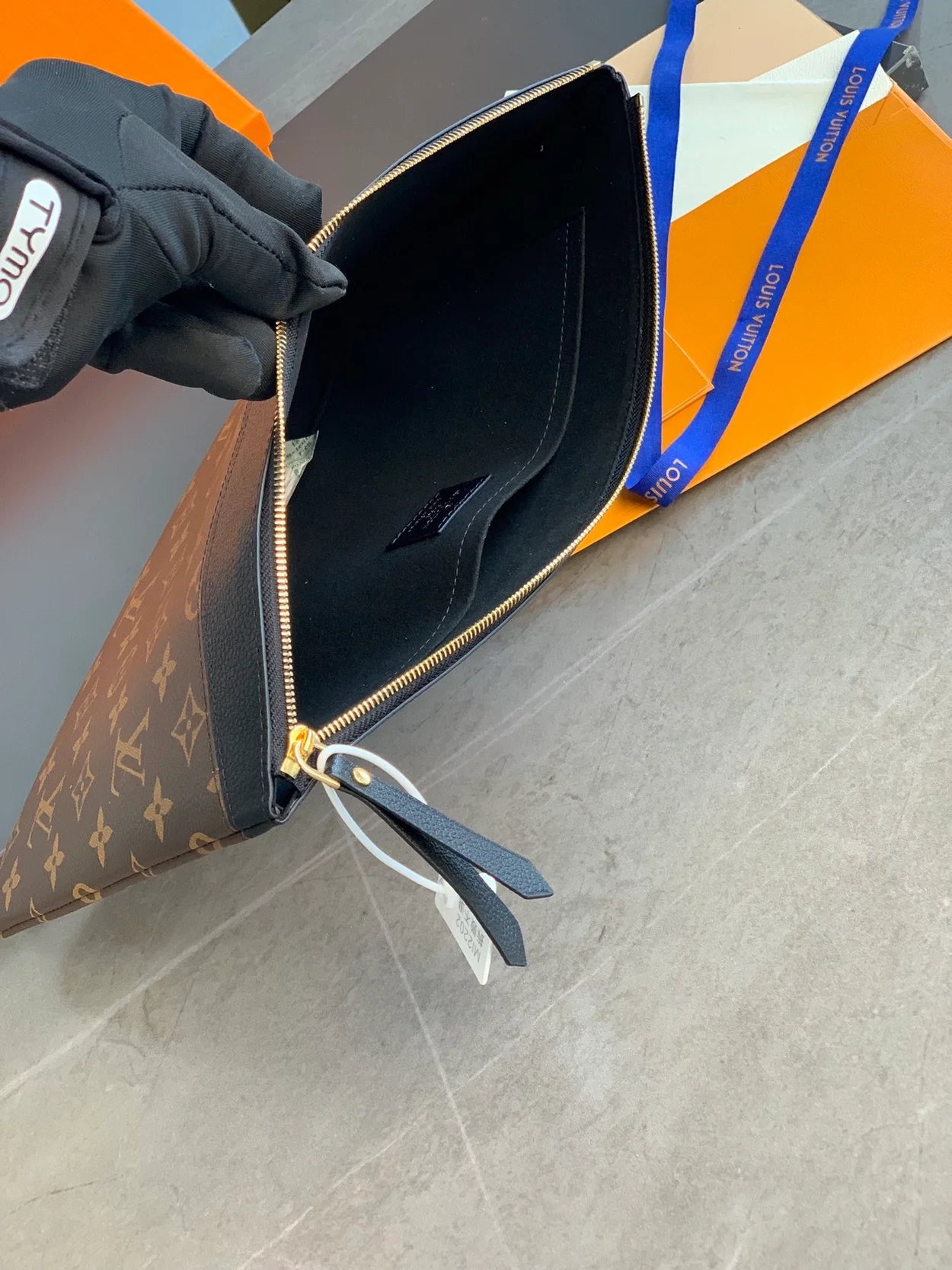 루이비통 데일리 파우치 M62048