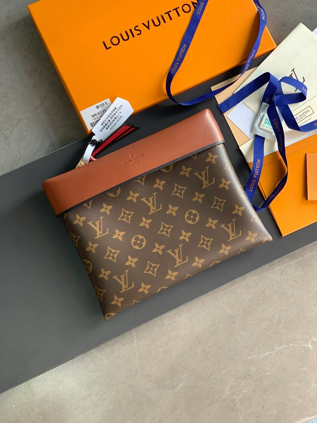 루이비통 튈르리 클러치 M64035