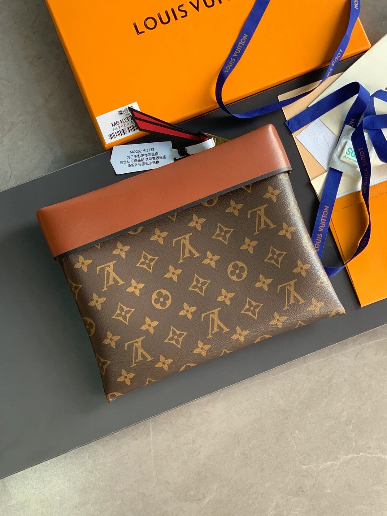 루이비통 튈르리 클러치 M64035