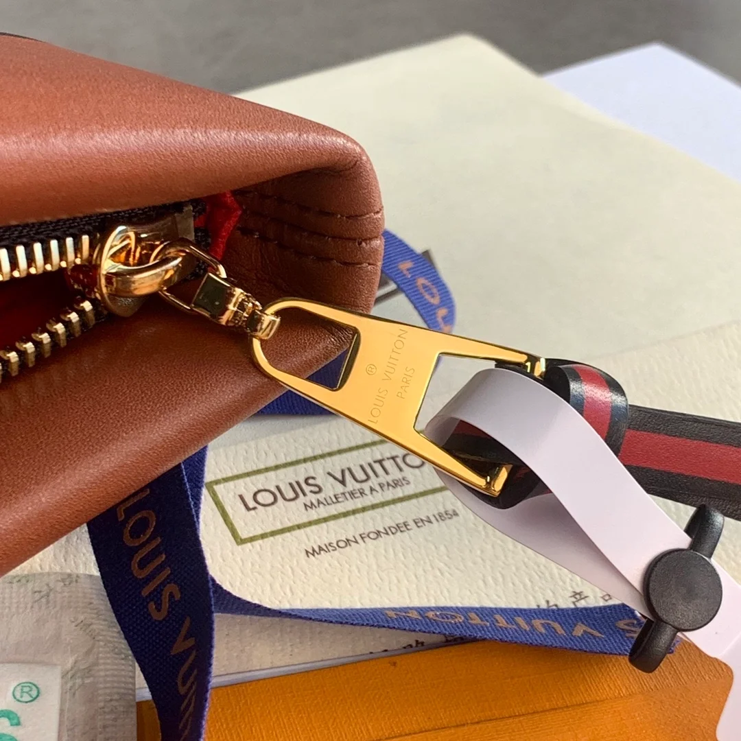 루이비통 튈르리 클러치 M64035