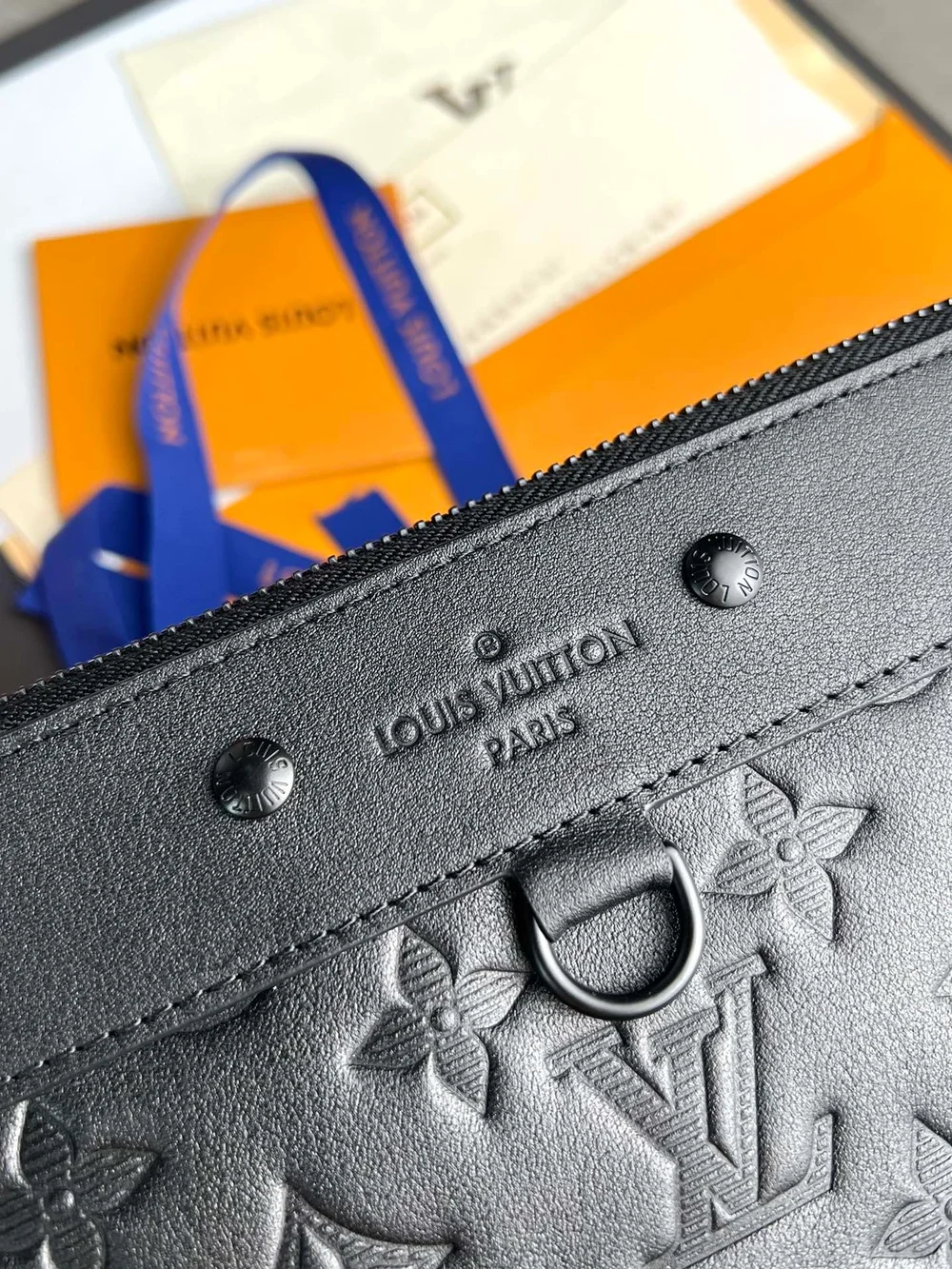 루이비통 모노그램 포쉐트 쉐도우 클러치 M62903