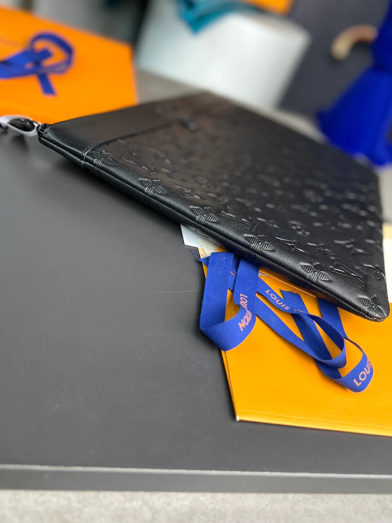 루이비통 모노그램 포쉐트 쉐도우 클러치 M62903