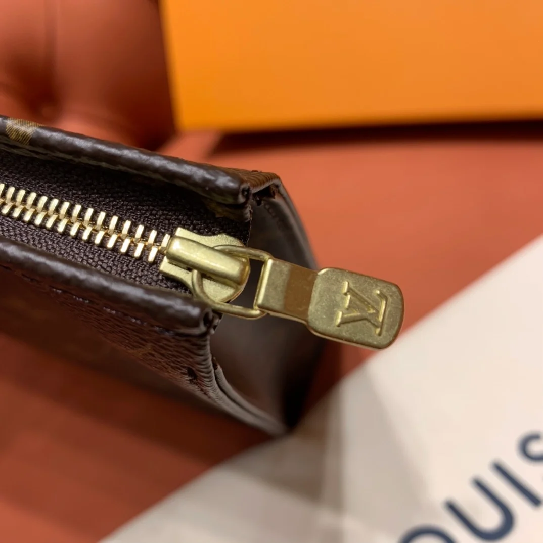 루이비통 모노그램 토일레트리 26 파우치 M47542