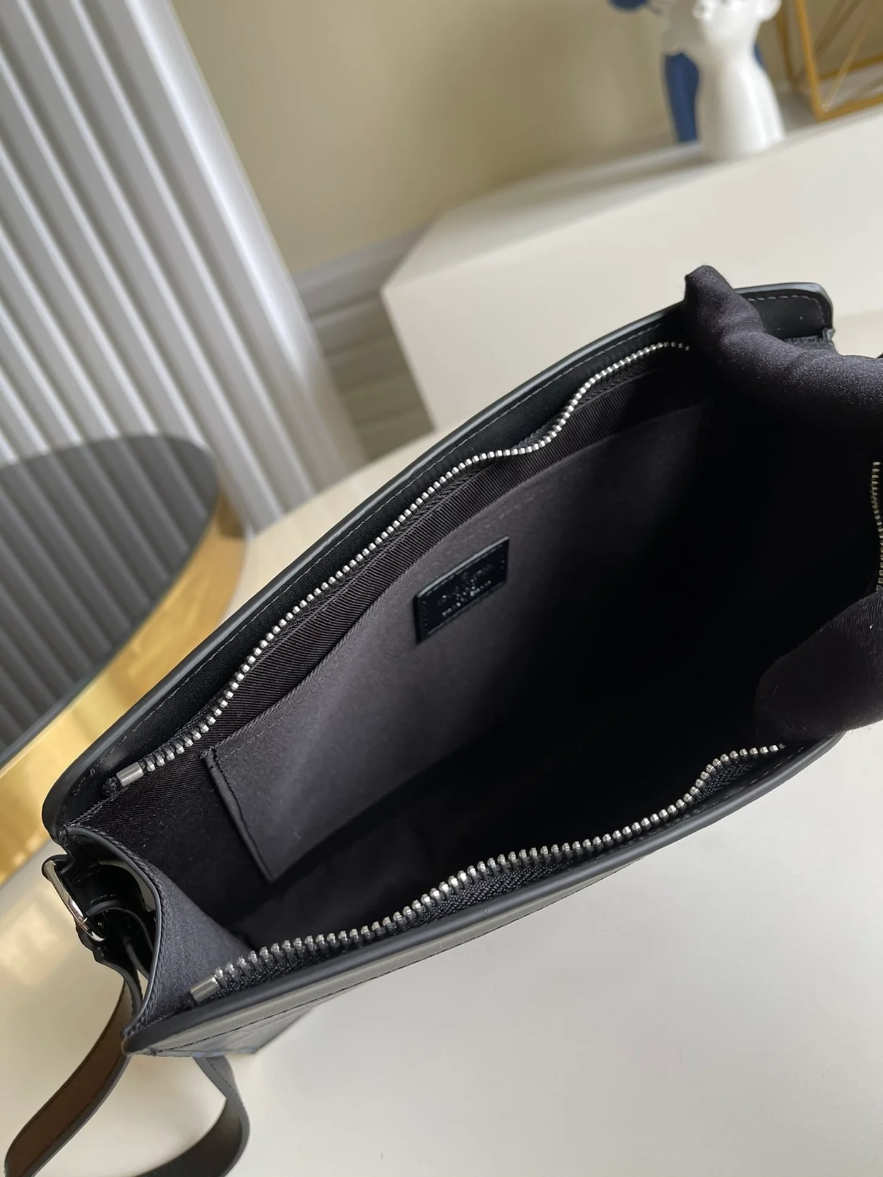 루이비통 스탠딩 파우치 클러치 N60448