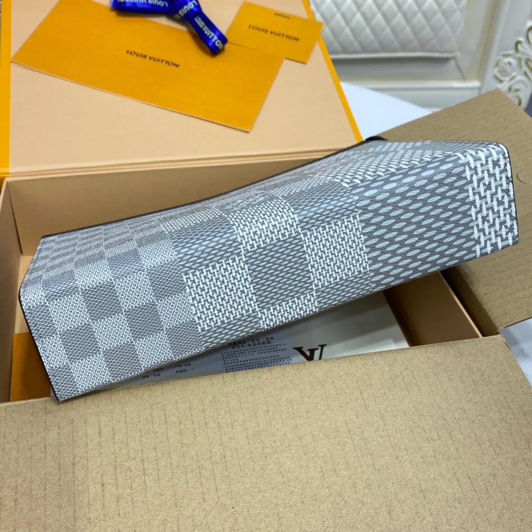 루이비통 3D 포쉐트 보야주 MM 클러치 N60443