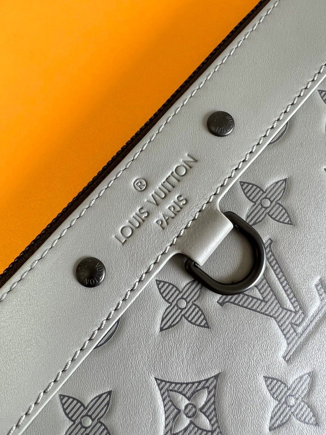 루이비통 포쉐트 디스커버리 M81385