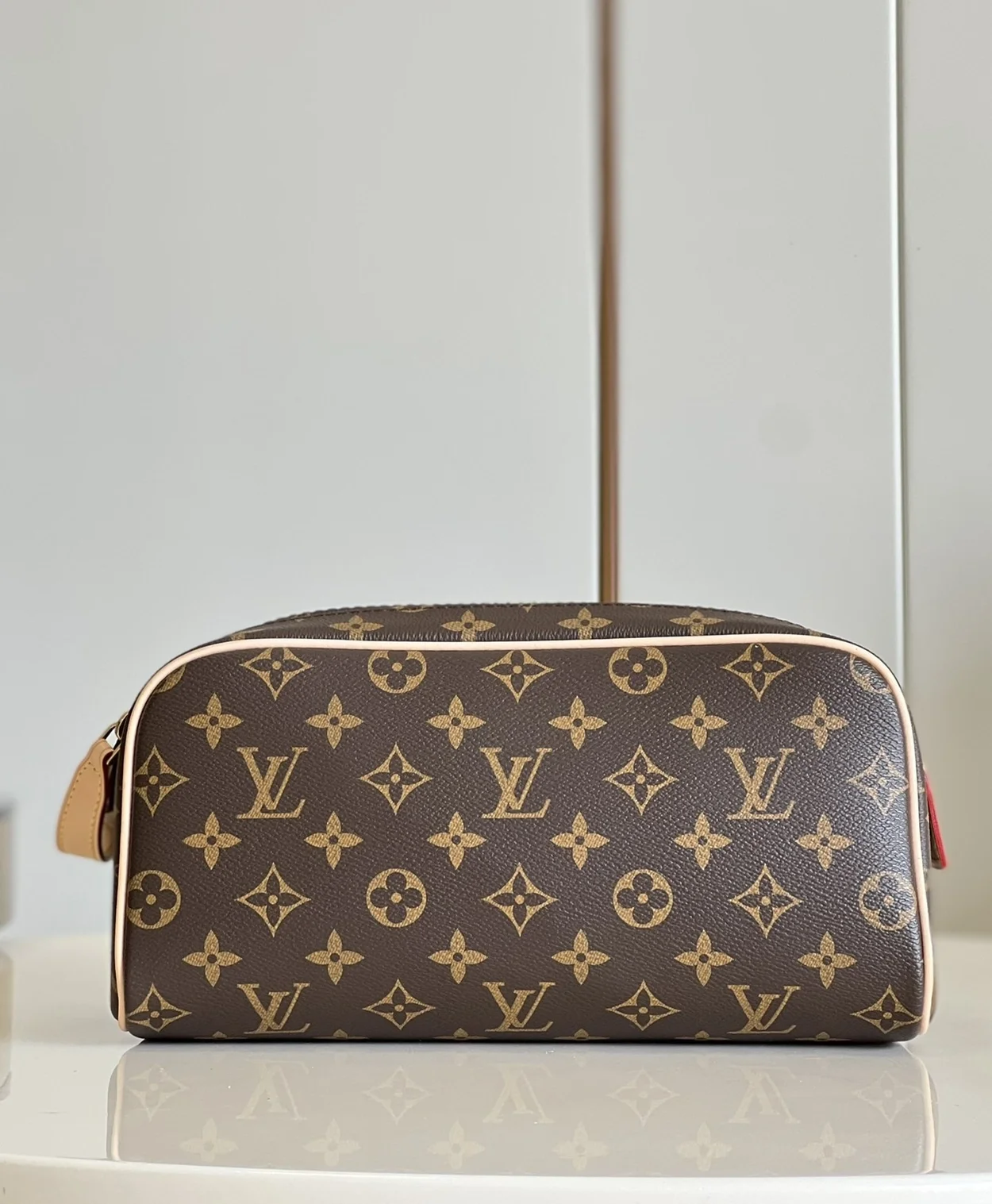 루이비통 도프 키트 파우치 M44494