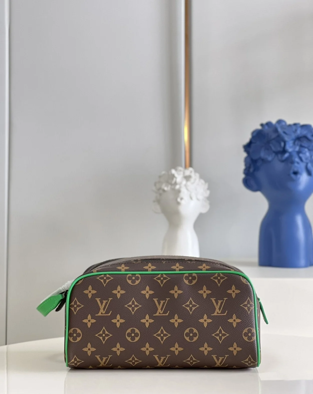 루이비통 도프 키트 토일렛 파우치 M46253