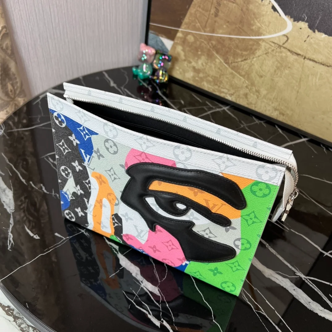 루이비통 포쉐트 보야주 클러치 M82589