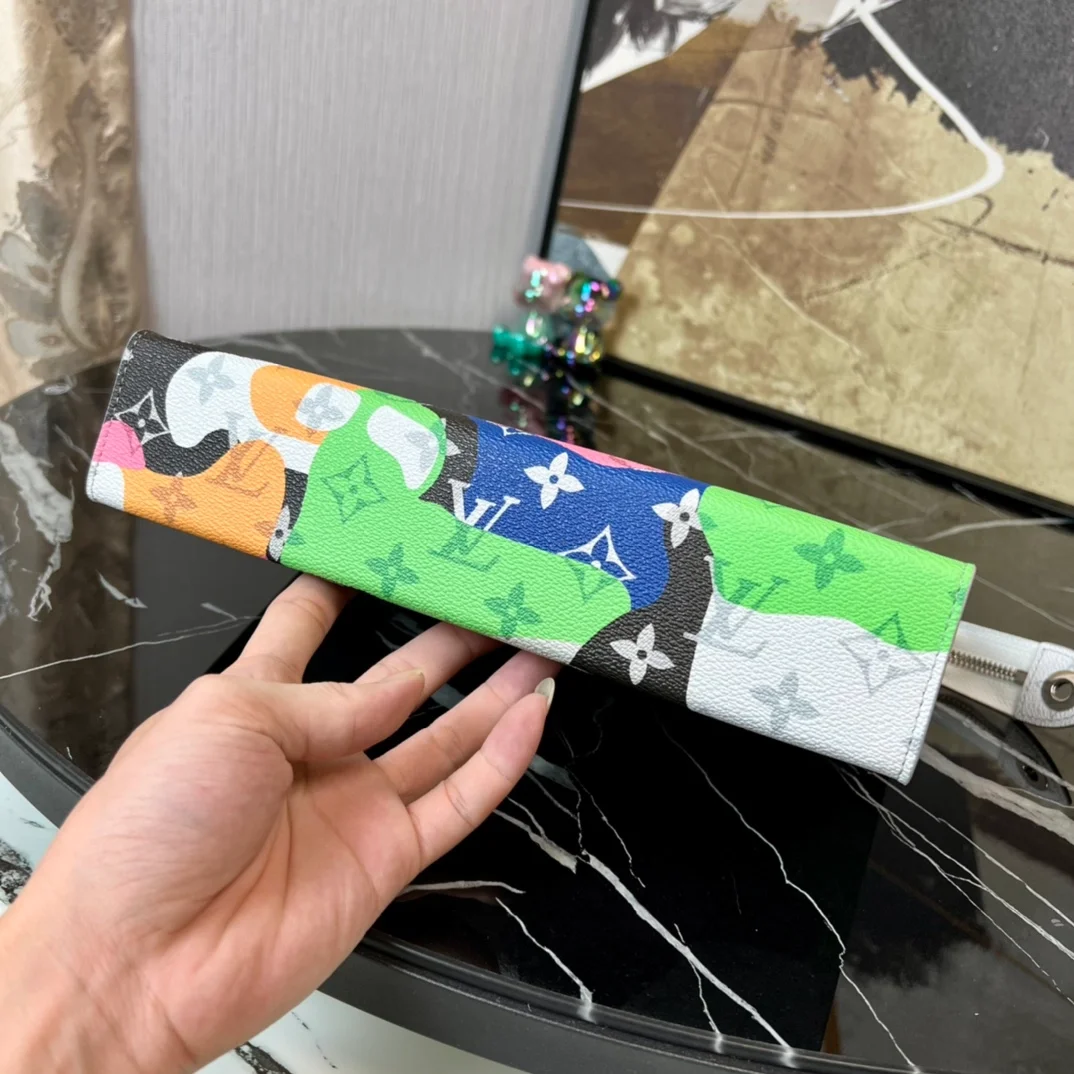 루이비통 포쉐트 보야주 클러치 M82589