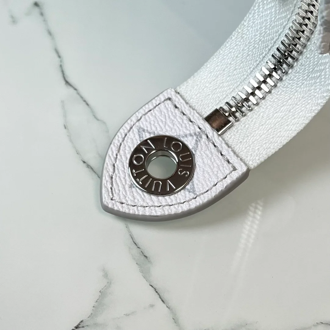 루이비통 포쉐트 보야주 클러치 M82589