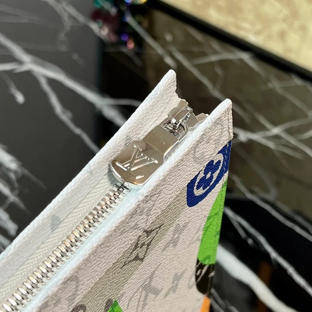 루이비통 포쉐트 보야주 클러치 M82589