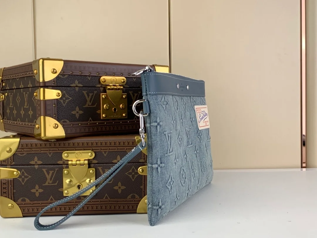 루이비통 포쉐트 투고 파우치 M82313