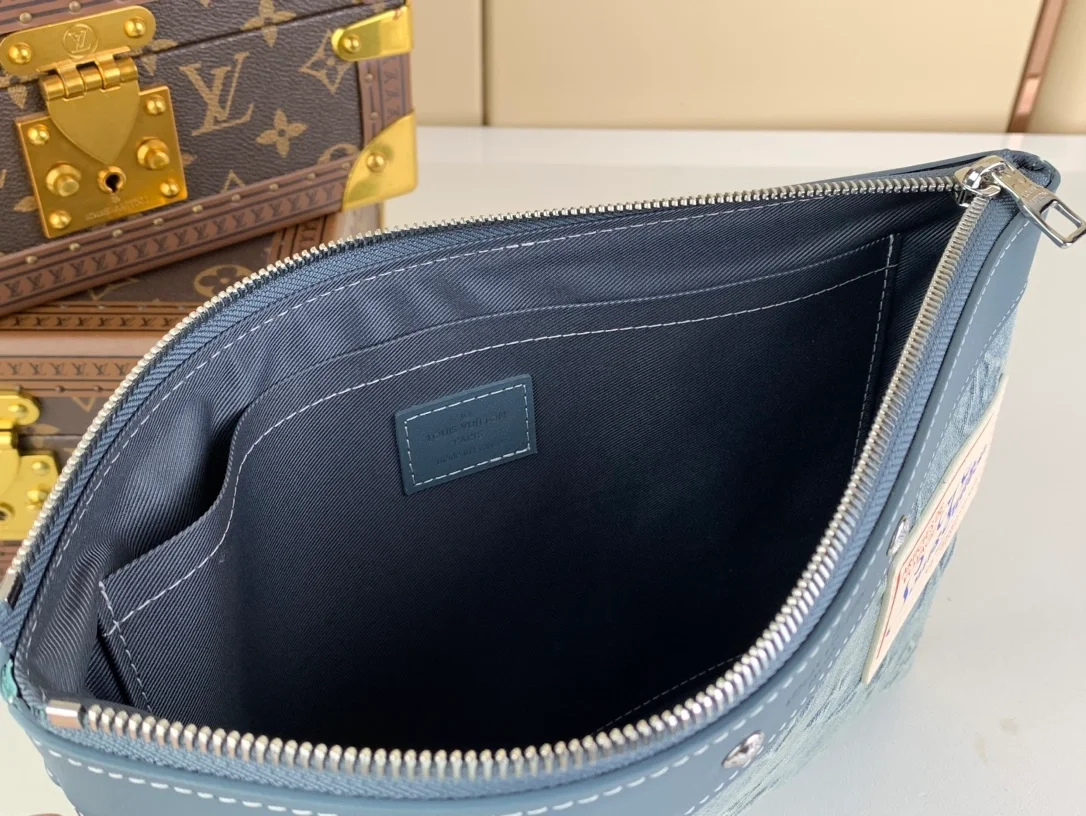 루이비통 포쉐트 투고 파우치 M82313