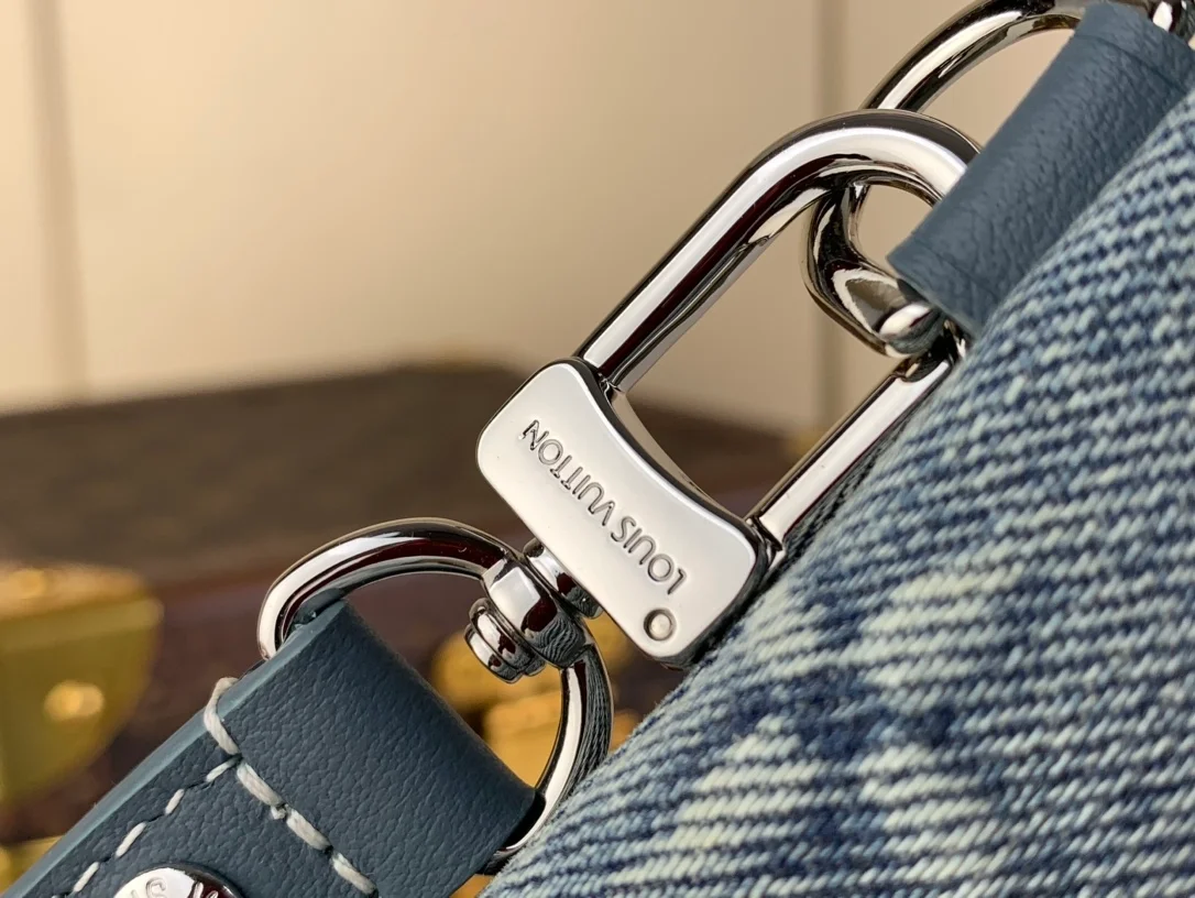 루이비통 포쉐트 투고 파우치 M82313