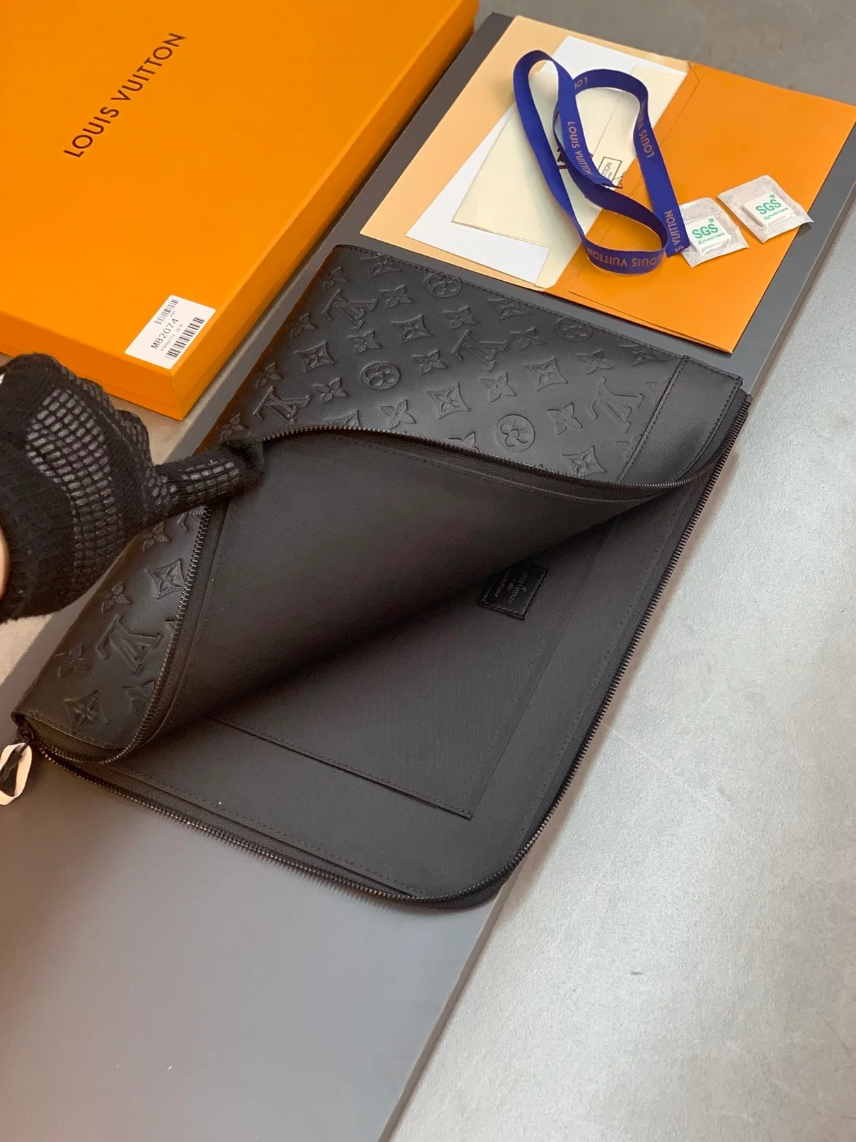 루이비통 포쉐트 주르 클러치 M82080