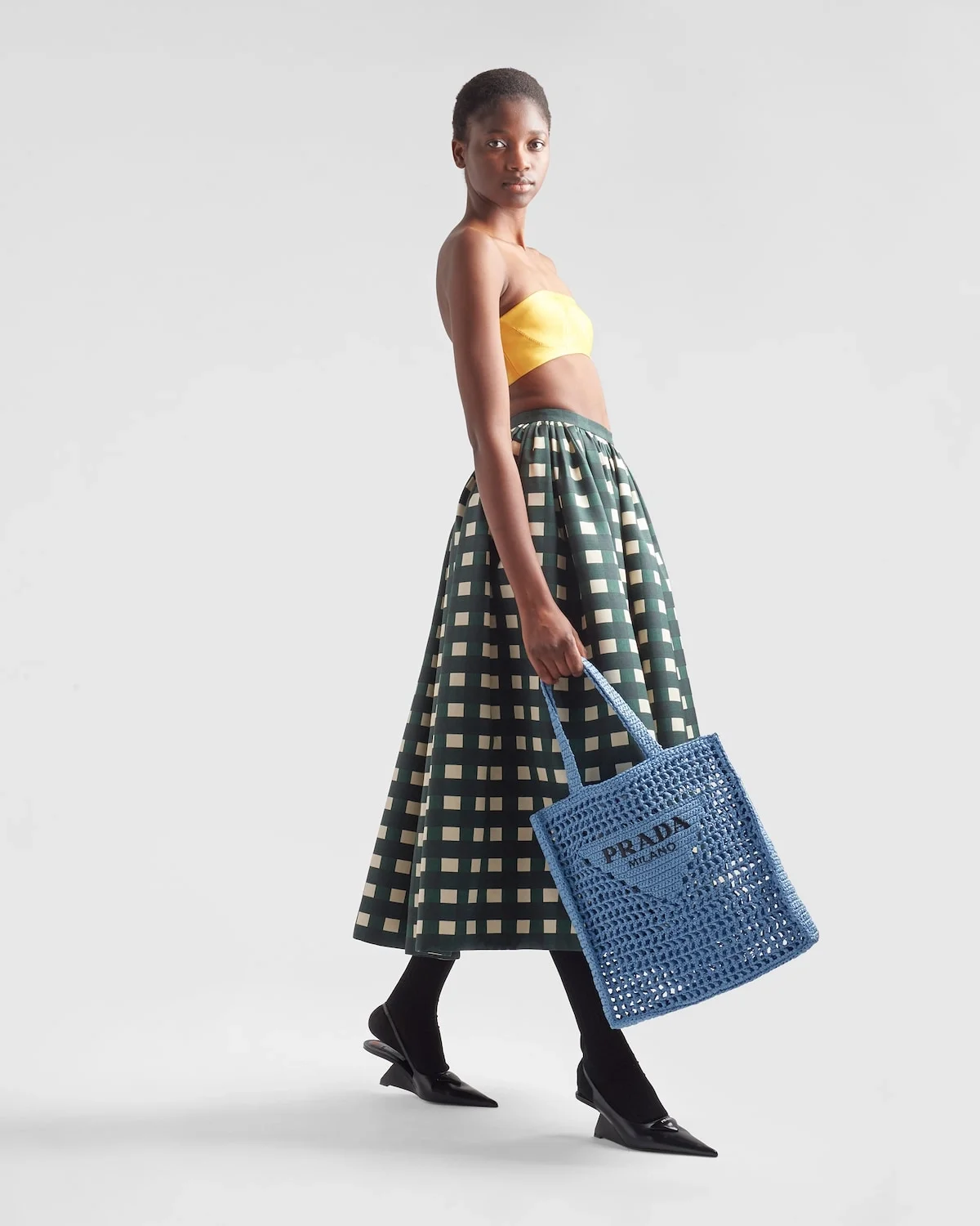 프라다 크로셰 토트백 블루