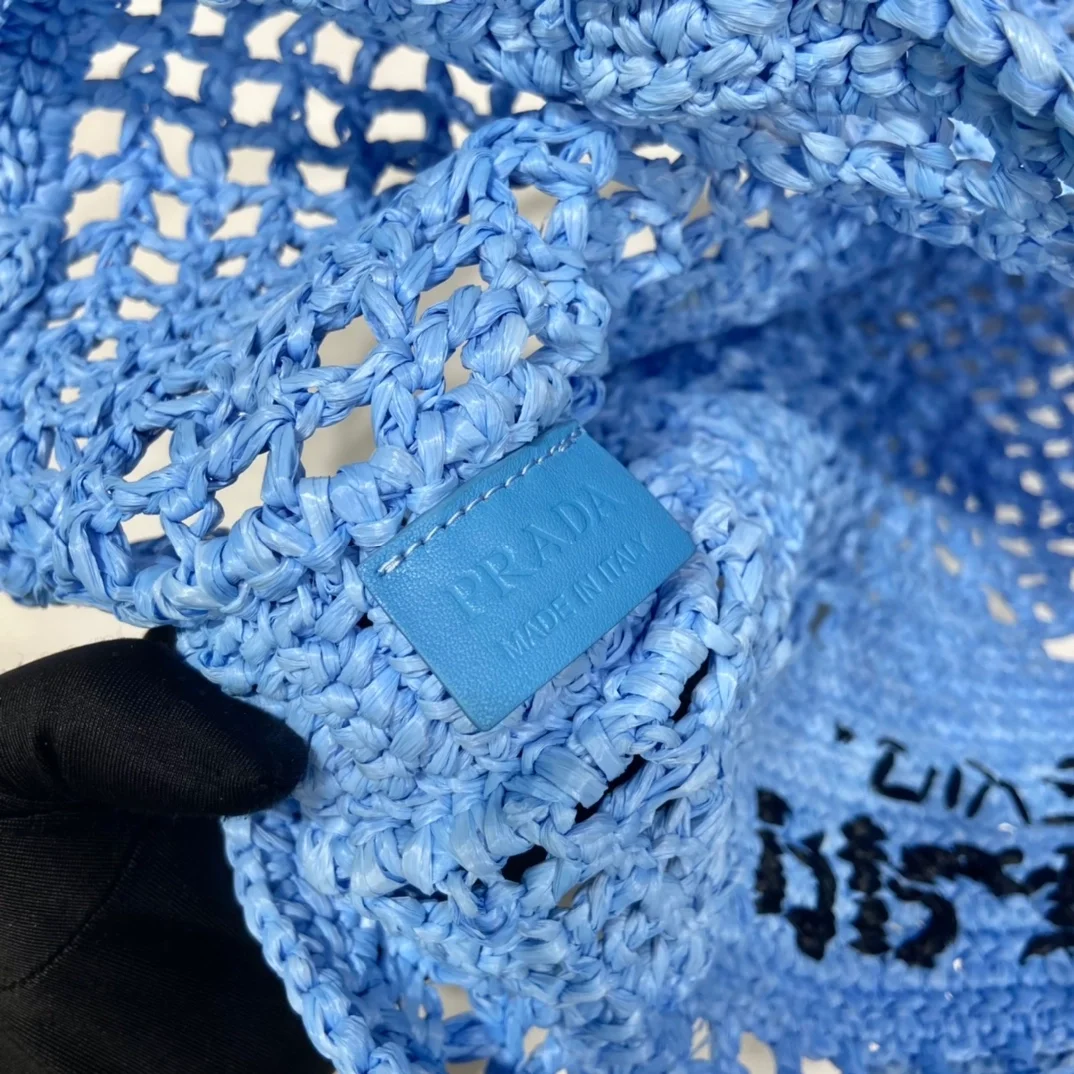 프라다 크로셰 토트백 블루