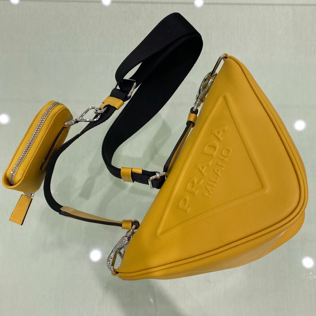 프라다 트라이앵글 레더 숄더백 옐로우